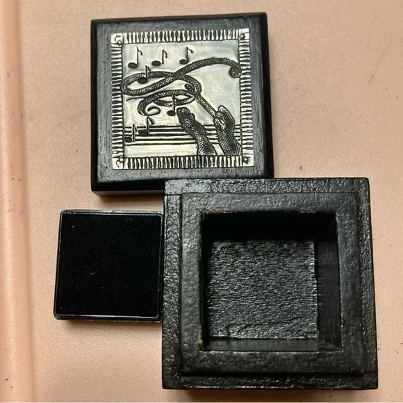 Black Wooden Trinket Box With Silver Etched Musical Conductor Scene Thailand - Picture 2 of 8